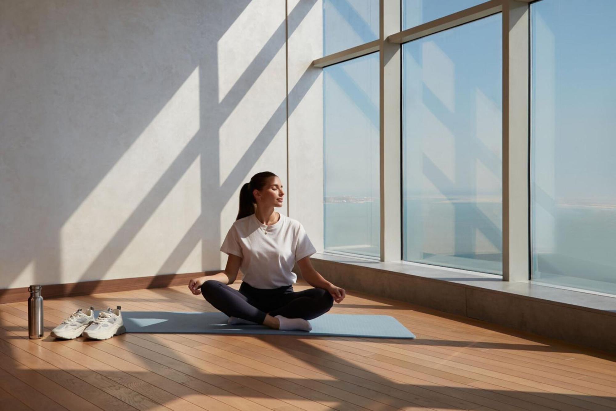 Element By Westin West Bay Doha Exterior foto A woman meditating